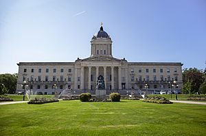 Archivo:Manitoba Legislative building exterior (J)