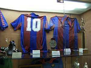 Archivo:Maradona Barcelona shirt