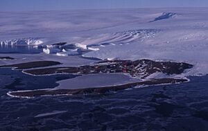 Archivo:Mawson station from the air