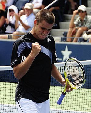 Archivo:Mikhail Youzhny at the 2009 US Open 01