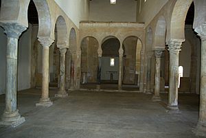 Archivo:Monasterio de San Miguel de Escalada 40 by-dpc
