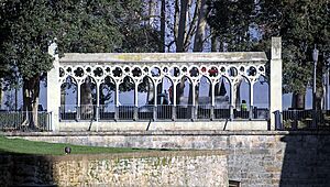 Archivo:Monumento a Teobaldo I de Navarra (Pamplona) 05