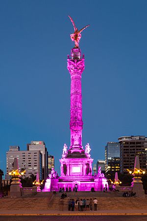 Archivo:Monumento a la Independencia, México D.F., México, 2014-10-13, DD 22