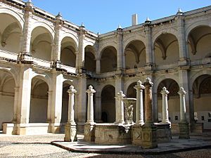 Archivo:Patio principal del ex-convento Santo Domingo de Guzman