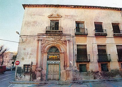 Portada del palacio de Dávalos (Guadalajara) antes de su restauración