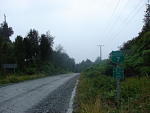 Archivo:Ruta 7 Chile 100km sign