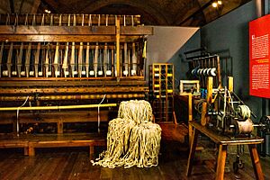 Archivo:Teler de rem o patacada. Segle XIX. - Conjunt d’ordidor manual. Segle XX