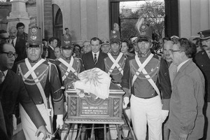 Archivo:Traslado de los restos de Lorenzo Latorre al Panteon Nacional - 11525FMHGE (cropped)