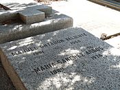 Archivo:Tumba de Manuel Ontañón Valiente y María Sánchez Arbós, cementerio civil de Madrid