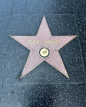 Archivo:TupacShakurWalkofFameStar