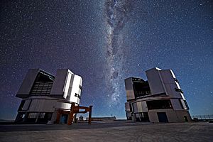 Archivo:Two Unit Telescopes VLT