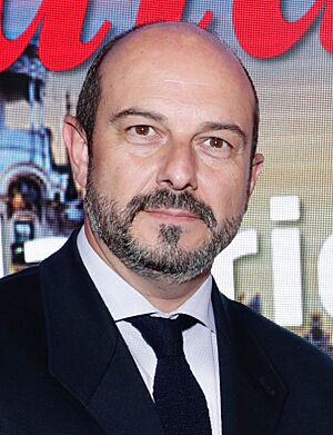Archivo:(Pedro Rollán Ojeda) Premio “Mujer del Año” concedido por Madrid Diario (34678124742) 2017 (cropped)