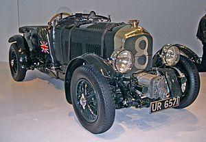 Archivo:1929 Bentley front 34 right