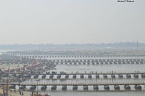 Archivo:2019 Jan 18 - Kumbh Mela - View From Shastri Bridge, Number 2