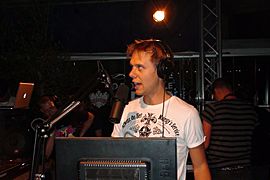 Archivo:Armin on air