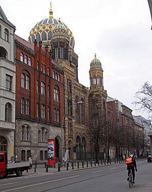Archivo:Berlin-Neue Synagoge-Oranienburger Str-06-2016-gje