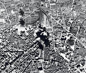 Archivo:Bombardeo sobre la estación del Norte en Valencia