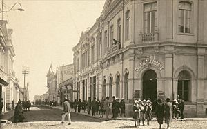 Archivo:Caja de Ahorros de La Serena, calle Cordovez. año 1915.