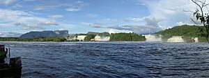 Archivo:Canaima Lagoon in Venezuela 001