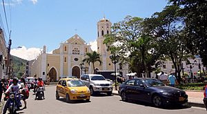 Archivo:Catedral Santa Ana Ocaña Colombia 26-10-2015