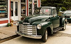 Chevrolet Thriftmaster, centro histórico de Skagway, Alaska, Estados Unidos, 2017-08-18, DD 39.jpg