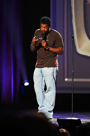 Archivo:Deon Cole performing at Chocolate Sundaes Comedy Show, 2011 (8385567222)