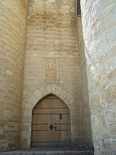 Archivo:Entrada al castillo de Fuensaldaña