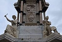 Estàtues del monument als furs de Pamplona.JPG