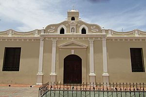 Archivo:Facade of the episcopal palace of Comayagua