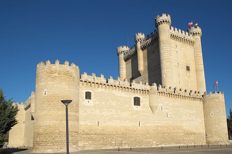Fuensaldaña Castillo 864