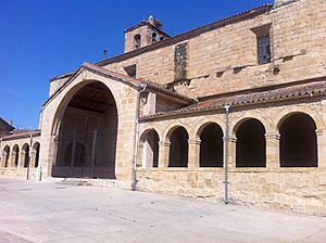 Archivo:Iglesia de Corrales del Vino1