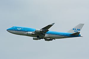 Archivo:KLM Asia, Boeing 747-400M PH-BFM NRT (17744300123)