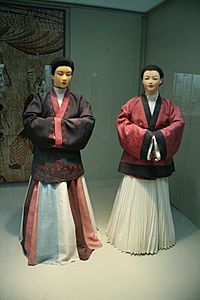 Archivo:Korean clothing-Hanbok-Three Kingdoms period-02