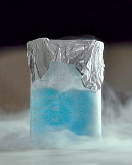 Liquid oxygen in a beaker (cropped and retouched).jpg