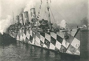 Archivo:Mauretania with dazzle camouflage bringing troops home from Europe