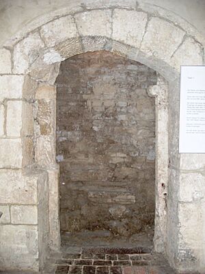 Archivo:Michaelerkirche Wien 028