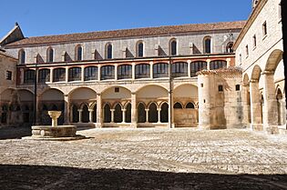 Archivo:Monasterio de las Huelgas, Claustro de San Fernando