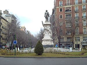 Archivo:Monumento a Quevedo (Madrid) 02