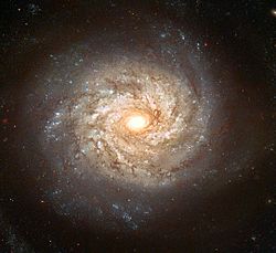 Archivo:NGC 3982 - Hubble space telescope, 2003