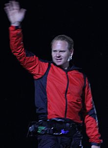 Archivo:Nik Wallenda waving
