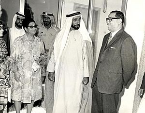 Archivo:Om Kalthoum and Sheikh Zaied 1971