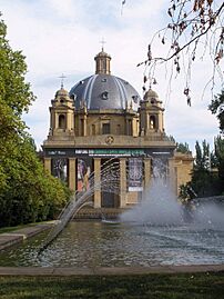 Pamplona - Sala de Exposiciones Conde de Rodezno (ex Monumento a los Caídos) 6