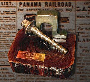 Archivo:PanamaRR Rail Spike Tie