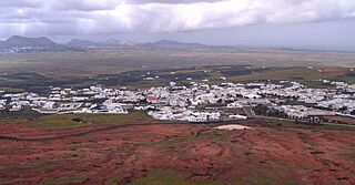 Panorama Teguise nublado.jpg
