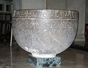 Archivo:Pila bautismal s.XI-XII