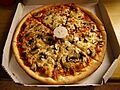 Pizza Funghi mit Pizzahalter