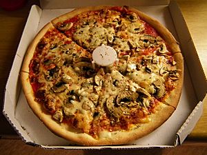 Archivo:Pizza Funghi mit Pizzahalter