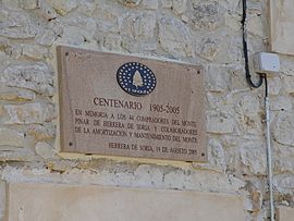 Archivo:Placa centenario compra Monte Pinar de Herrera de Soria