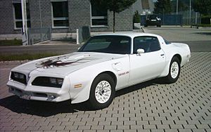 Archivo:Pontiac Trans Am 1977