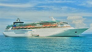 Archivo:RCI Sovereign of the Seas (cropped)